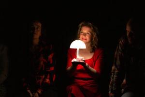 foto van Wendelien Wouters presenteert Lampje erop Valentijn