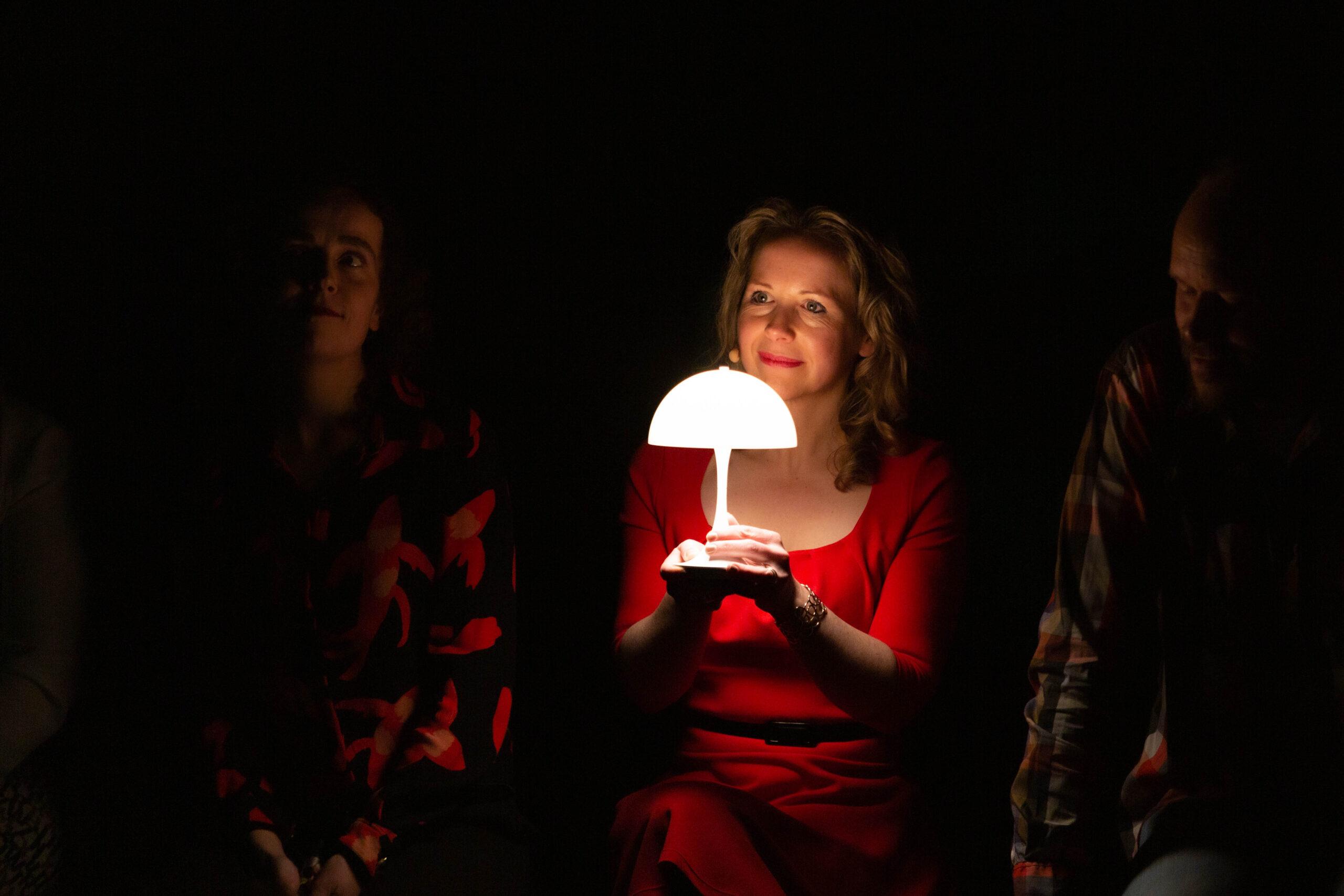 foto van Wendelien Wouters presenteert Lampje erop Valentijn